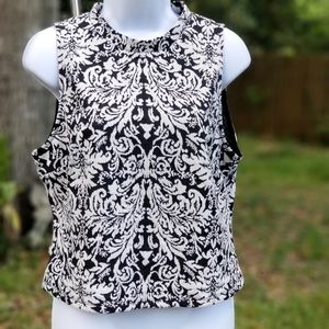 NWT Womans Mossimo Sleveless Black and White Back Cut Out Slimming Top Sz.Lg